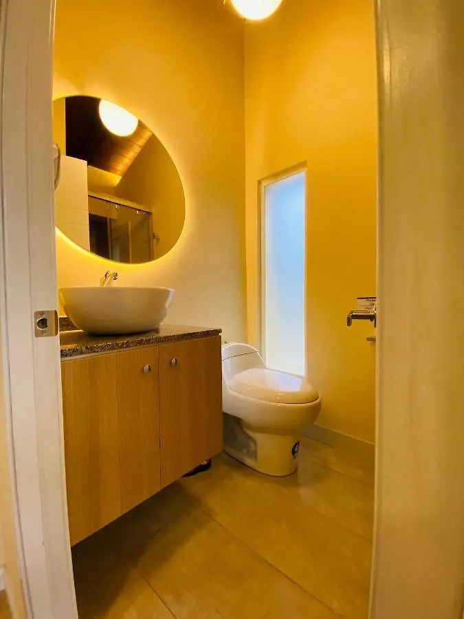Casa Floresta - Habitaciones Con Bano Privado Quito Ecuador